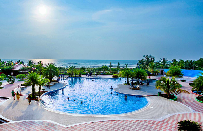 Royal Tulip Sea Pearl Beach Resort & Spa